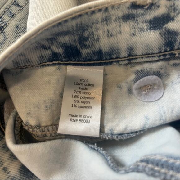 SO High Rise Vintage Stretch Mom Jeans Juniors Size 5 Light Acid Wash Taper Leg - Picture 6 of 10